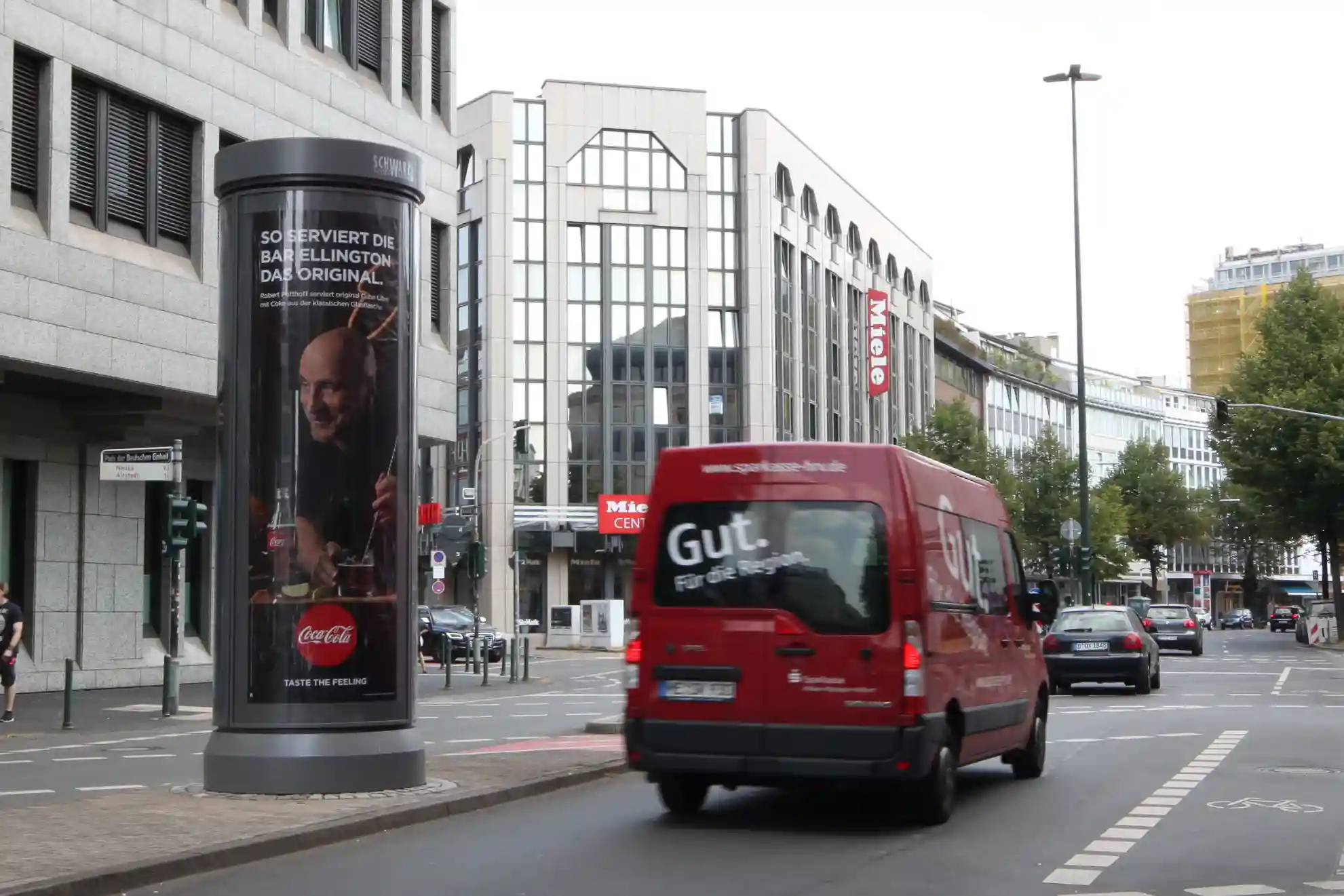 Citylightsäule Aussenwerbung in der Stadt